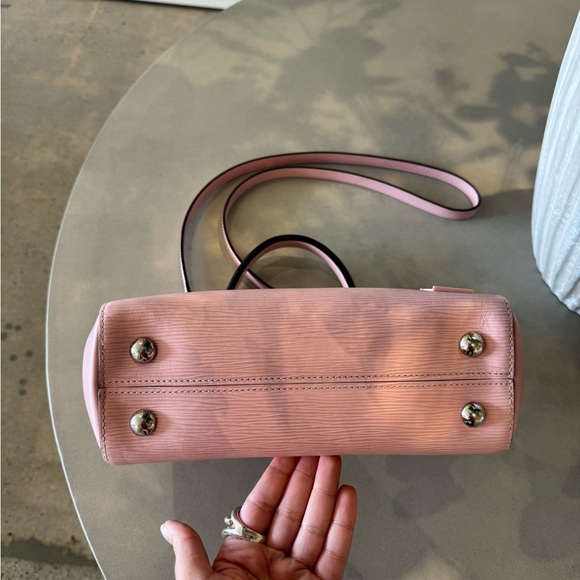 LOUIS VUITTON Epi Cluny MM Rose Ballerine - Picture 3 of 13